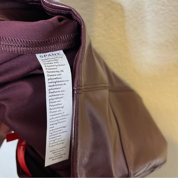 Spanx Faux Patent Leather Leggings Ruby Burgundy Glossy Womens Size XS - Picture 8 of 9